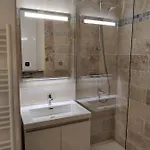 Cosy Et Spacieux En Bord De A Saint-raphael, En Face Du Port Santa-lucia * Saint-Raphael (Var)