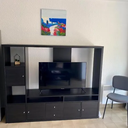 Cosy Et Spacieux En Bord De A Saint-raphael, En Face Du Port Santa-lucia * Saint-Raphael (Var)