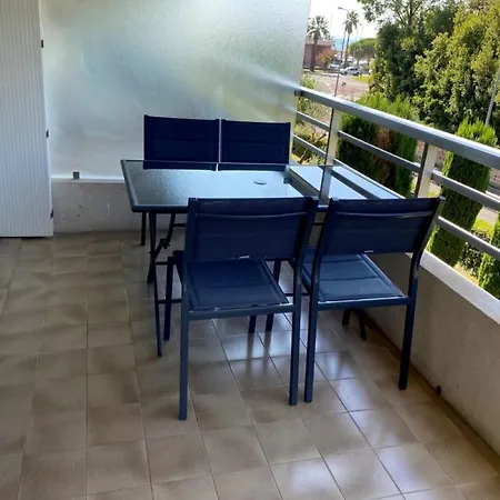 Cosy Et Spacieux En Bord De A Saint-raphael, En Face Du Port Santa-lucia *